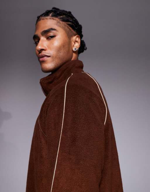 ASOS DESIGN – Brun, avslappnad sweatshirt i fleece med ståkrage och passpoaler, 4 av 5