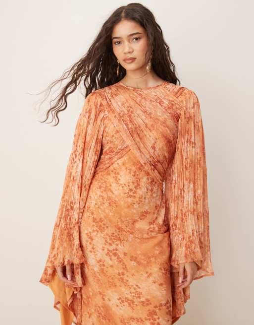 ASOS DESIGN – Brun, blommig, diagonalskuren maxiklänning i omlottdesign med extra stora ärmar, 2 av 4