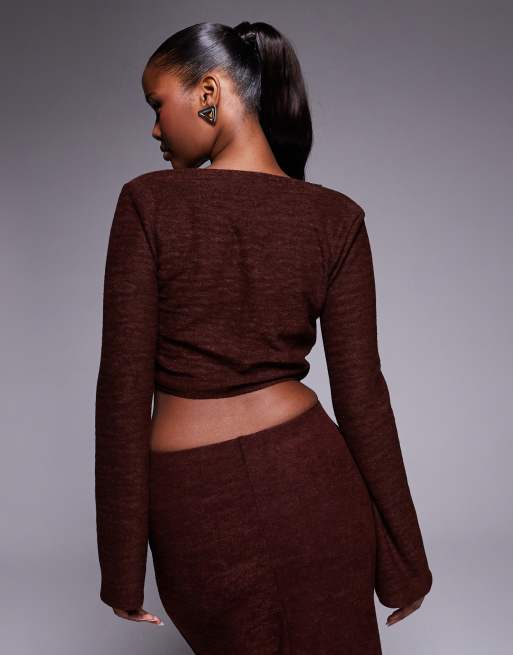 ASOS DESIGN – Brun, borstad crop top med v-ringning och utsvängda ärmar, del av set, 3 av 4