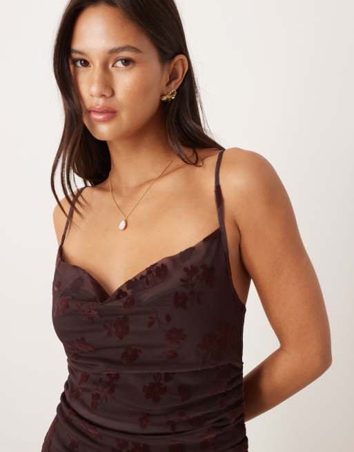 ASOS DESIGN - Brun cami-maxikjole med vandfaldsudskæring og velouriseret blomstermønster, 2 af 4