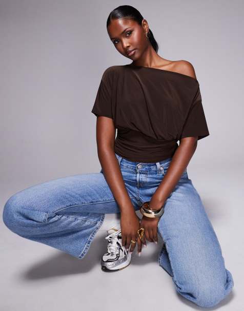 ASOS DESIGN – Brun, enaxlad, asymmetrisk topp med korta ärmar och indragen detalj i midjan - view 1