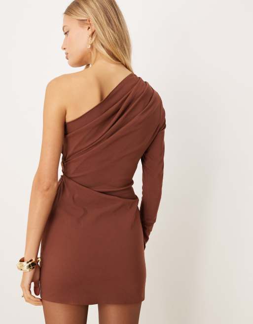 ASOS DESIGN – Brun, enaxlad miniklänning med drapering, 4 av 4