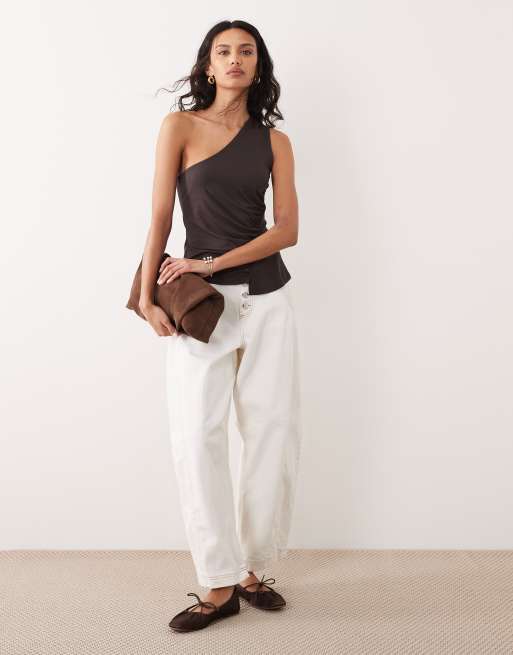 ASOS DESIGN – Brun, enaxlad topp med rysch, 2 av 4