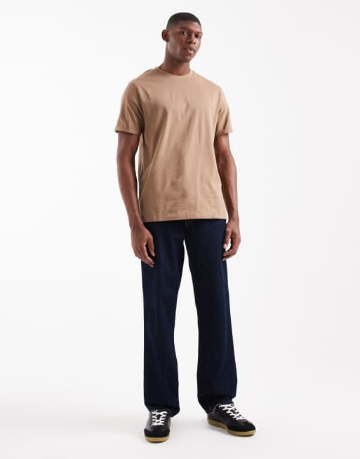 ASOS DESIGN – Brun, enkel t-shirt med uppvikta ärmar och rund halsringning , 2 av 5