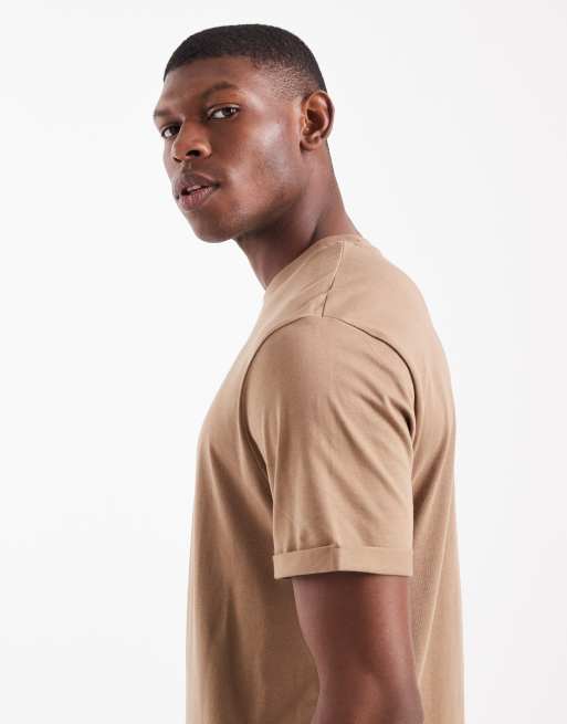 ASOS DESIGN – Brun, enkel t-shirt med uppvikta ärmar och rund halsringning , 4 av 5