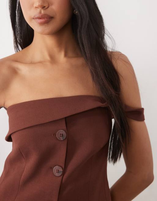 ASOS DESIGN – Brun, figursydd kostymväst i bandeau-stil med knäppning, 3 av 4
