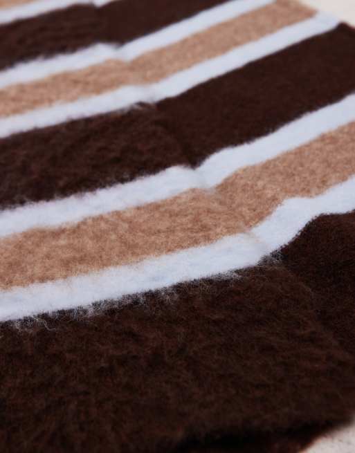 ASOS DESIGN – Brun, fluffigt stickad halsduk i ullmix med randig design, 2 av 3