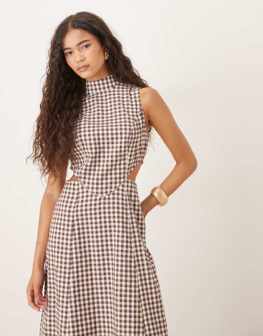 ASOS DESIGN – Brun, ginghamrutig midaxiklänning med hög krage och utskurna detaljer i midjan, 4 av 4