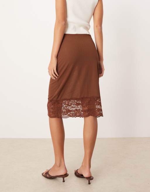ASOS DESIGN – Brun, halvlång, ribbad kjol i skirt tyg med spetskant, 4 av 5