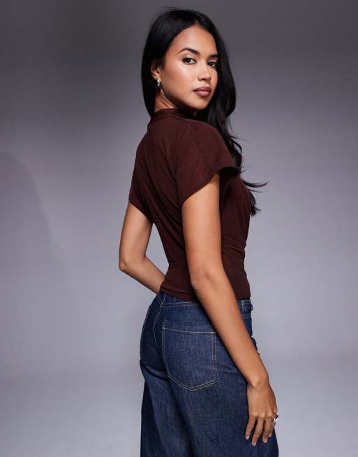 ASOS DESIGN – Brun, halvskir topp med långa ärmar och djup, draperad ringning, 2 av 4