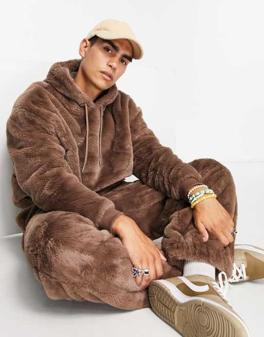 ASOS DESIGN – Brun huvtröja i oversize och fuskpäls