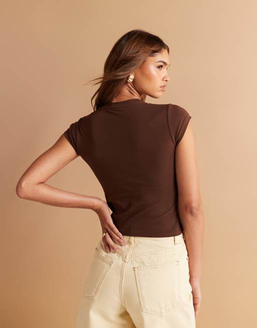 ASOS DESIGN – Brun, kort t-shirt med frimärkestryck, 3 av 4