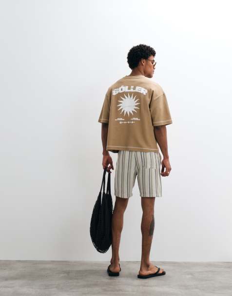 ASOS DESIGN – Brun, kraftig t-shirt i oversize med fotbollstryck och texturerat tyg - view 1