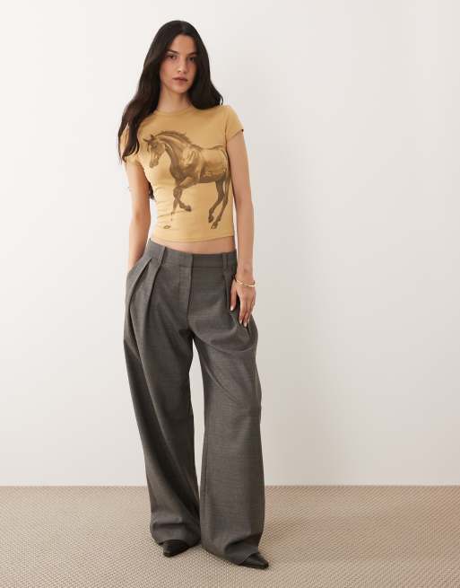 ASOS DESIGN – Brun, krympt t-shirt med korta ärmar och hästtryck, 2 av 4