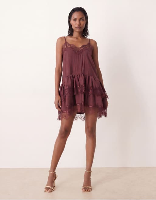 ASOS DESIGN - Brun lagdelt cami-minikjole i satin med blondedetaljer og flæser, 2 af 4