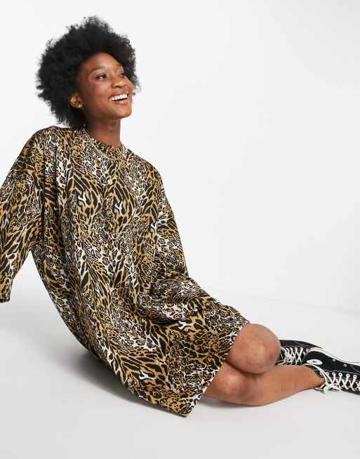 ASOS DESIGN – Brun leopardmönstrad t-shirtklänning i oversize med struktur
