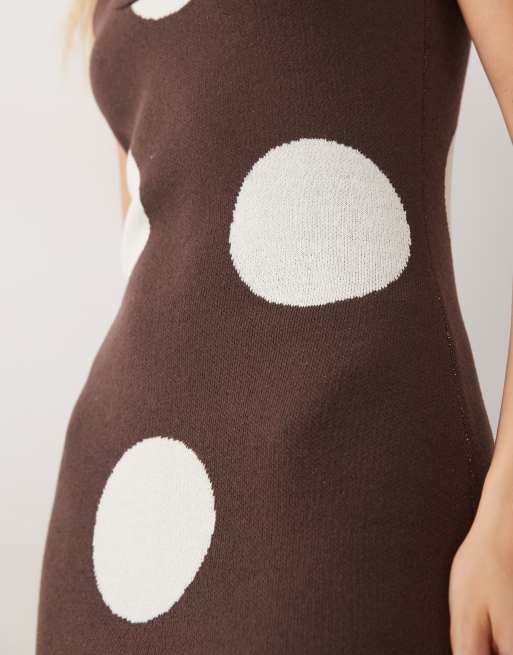 ASOS DESIGN - Brun maxikjole i strik med polkaprikker, 3 af 4
