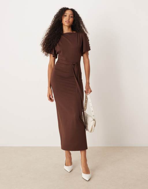 ASOS DESIGN - Brun maxikjole med flagrende ærmer og bindebånd på ryggen