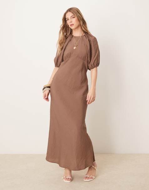 ASOS DESIGN - Brun maxikjole med pufærmer og bar ryg - view 1