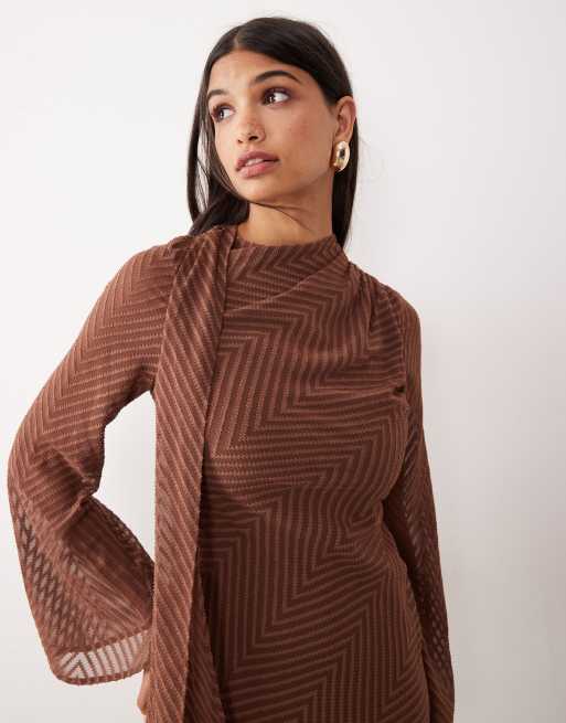 ASOS DESIGN - Brun maxikjole med striber og halstørklædedetalje, 4 af 4