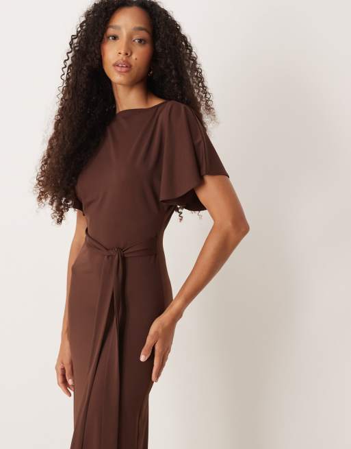 ASOS DESIGN – Brun maxiklänning med knytning baktill och utställda ärmar, 2 av 4