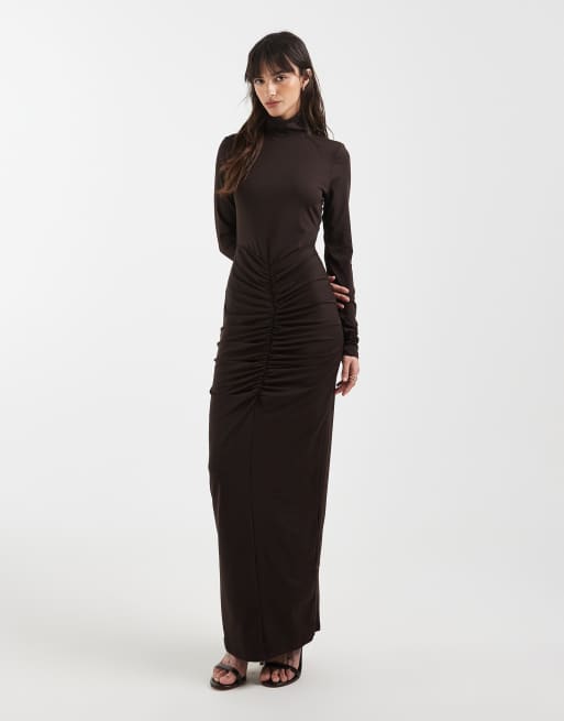 ASOS DESIGN – Brun maxiklänning med långa ärmar, hög krage och rynkning framtill, 2 av 4