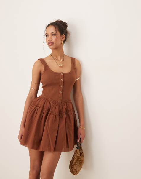 ASOS DESIGN - Brun minikjole med dyb rund hals, ribstrikket overdel med knapper og poplin-skørt - view 1