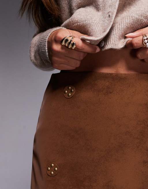 ASOS DESIGN - Brun mininederdel i imiteret ruskind med nittedetaljer , 3 af 5