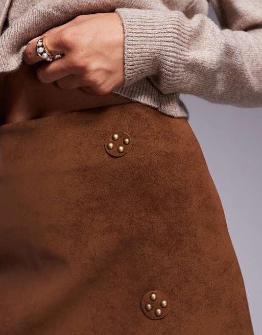 ASOS DESIGN - Brun mininederdel i imiteret ruskind med nittedetaljer , 5 af 5