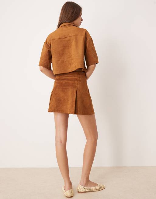 ASOS DESIGN - Brun mininederdel med plisseringer i imiteret ruskind - Del af sæt, 5 af 5