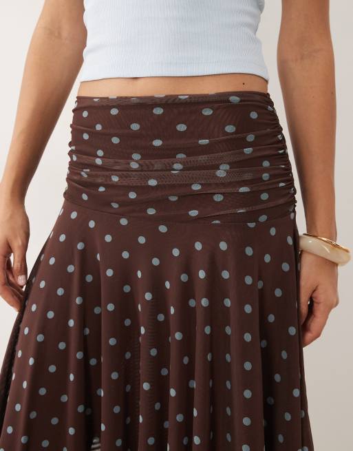 ASOS DESIGN - Brun nederdel med tørklædekant og polkaprikker i gennemsigtig mesh, 2 af 5