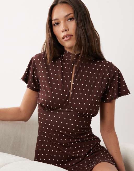 ASOS DESIGN – Brun och benvit, prickig miniklänning med holkärmar och knytning, 3 av 4