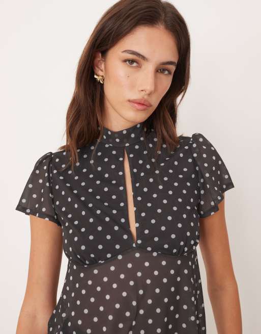 ASOS DESIGN – Brun och vit, prickig topp med volym, utsvängda ärmar och knytning baktill i mesh, 2 av 4