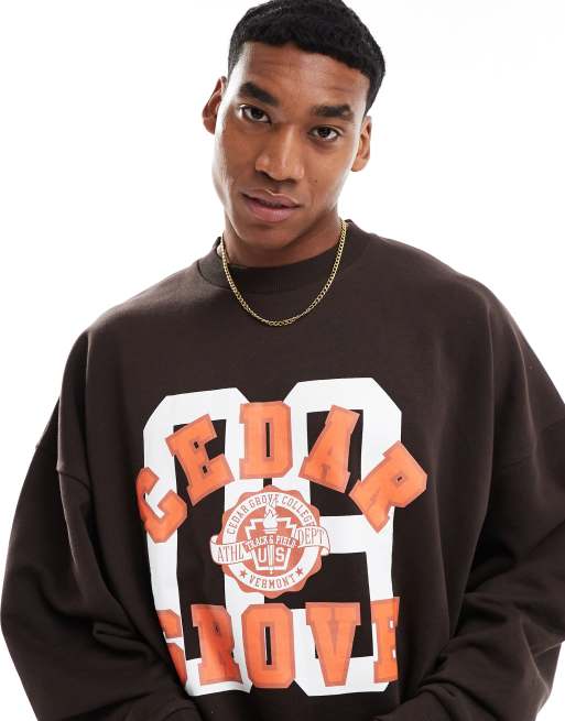ASOS DESIGN - Brun og ekstremt oversized sweatshirt i firkantet pasform med print på brystet