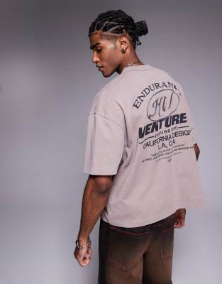 ASOS DESIGN - Brun og forvasket T-shirt i firkantet og oversized pasform med tekstgrafik - view 1