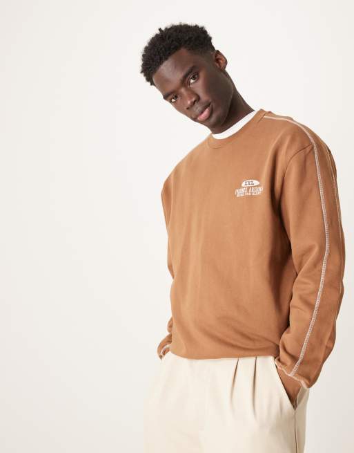ASOS DESIGN - Brun og oversized sweatshirt med firkabtet pasform og print på brystet
