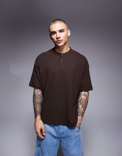 ASOS DESIGN - Brun oversized henley-T-shirt med vaffeltekstur i firkantet pasform