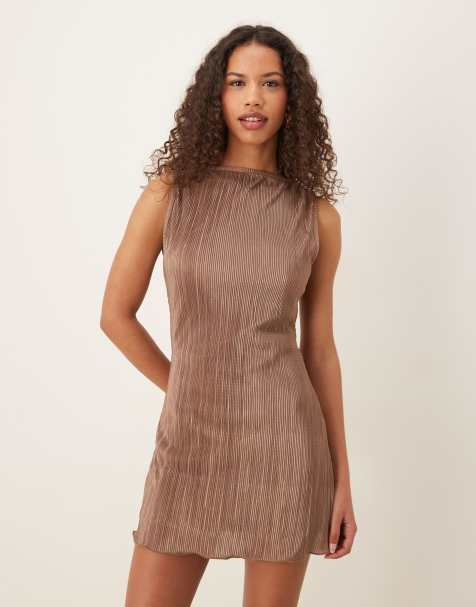 ASOS DESIGN – Brun, plisserad miniklänning med båtringning - view 1