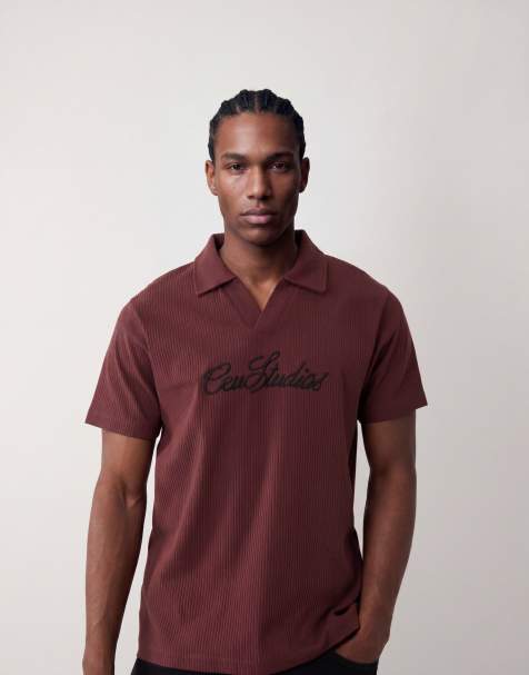 ASOS DESIGN - Brun polo i superkraftigt ribbet materiale med regilar fit og med tekstgrafik - view 1