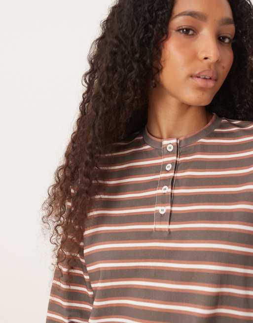 ASOS DESIGN – Brun, randig topp i oversize med henleystil, 3 av 4