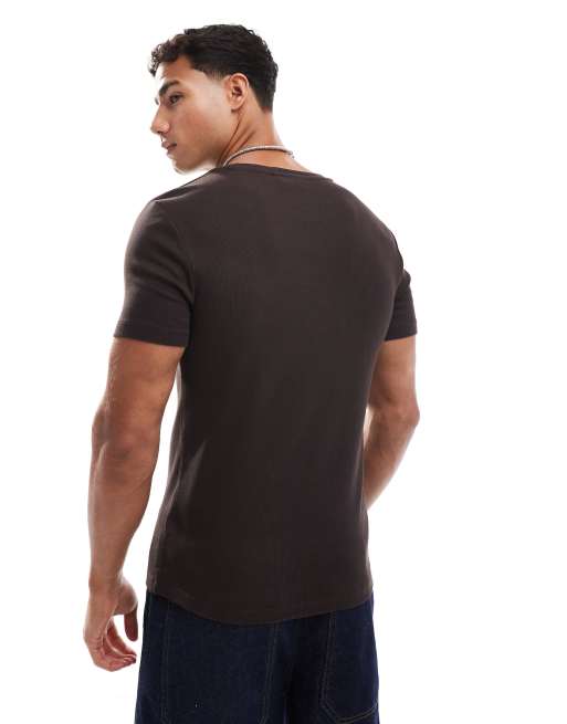 ASOS DESIGN – Brun, ribbad, enkel t-shirt i muscle fit   , 4 av 4