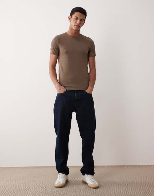ASOS DESIGN – Brun, ribbad, enkel t-shirt i muscle fit  , 5 av 5