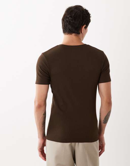 ASOS DESIGN – Brun, ribbad, enkel t-shirt i muscle fit, 2 av 5