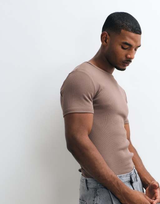 ASOS DESIGN – Brun, ribbad, enkel t-shirt i muscle fit, 5 av 5