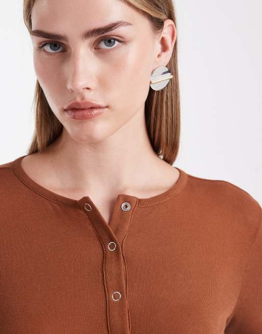 ASOS DESIGN – Brun, skir body med tryckknappar, 3 av 4