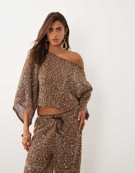 ASOS DESIGN – Brun, skir, virkad topp i slouchy fit med paljetter och asymmetrisk capedetalj - view 1
