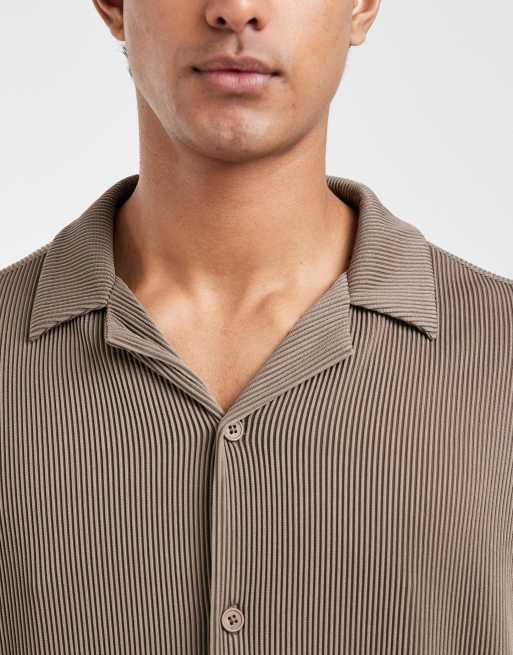 ASOS DESIGN – Brun skjorta i boxig oversize-passform med platt krage och plissering, del av set, 4 av 6