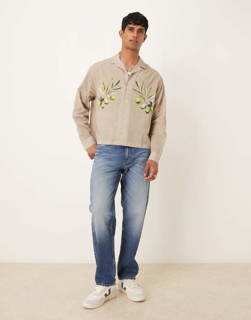 ASOS DESIGN – Brun skjorta i oversize och linneblandning med platt krage och olivtryck, 2 av 5