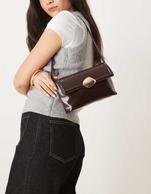 ASOS DESIGN - Brun skuldertaske med metallukning i smeltet design, 4 af 4