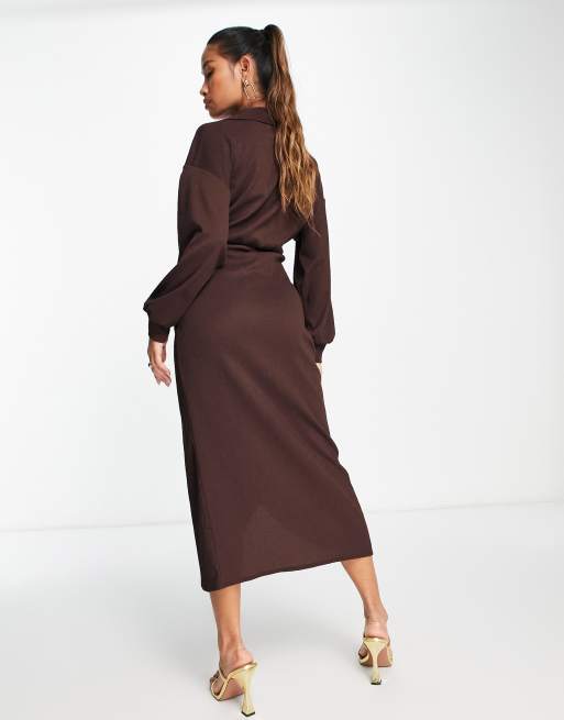 ASOS DESIGN - Brun slå-om-midikjole med tekstur og krave, 2 af 4